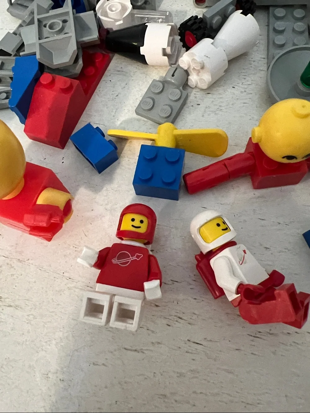 Vintage 70s Lego classic homemaker space more mini figures pieces